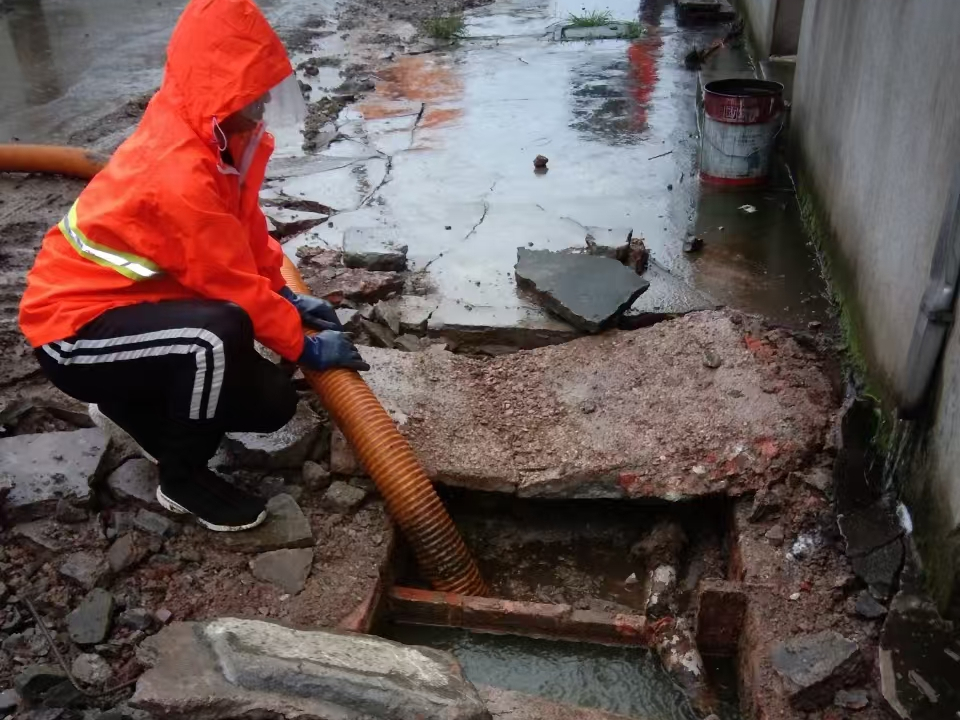 庄浪专业清理污水池 炜誉市政以规范流程守护城市 “肠道”